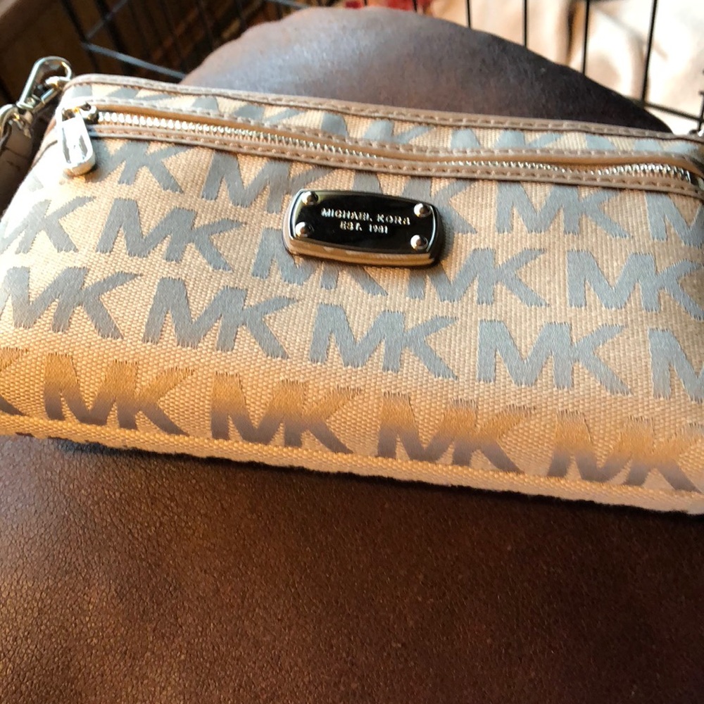 Michael Kors wristlet